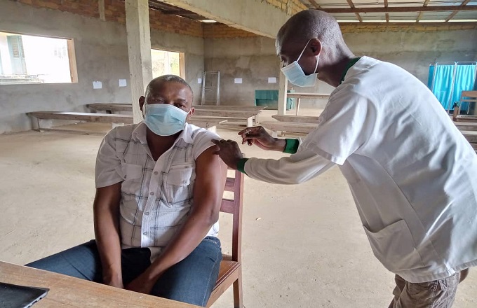 L'OMS appelle à donner un coup d'accélérateur à la vaccination en Afrique