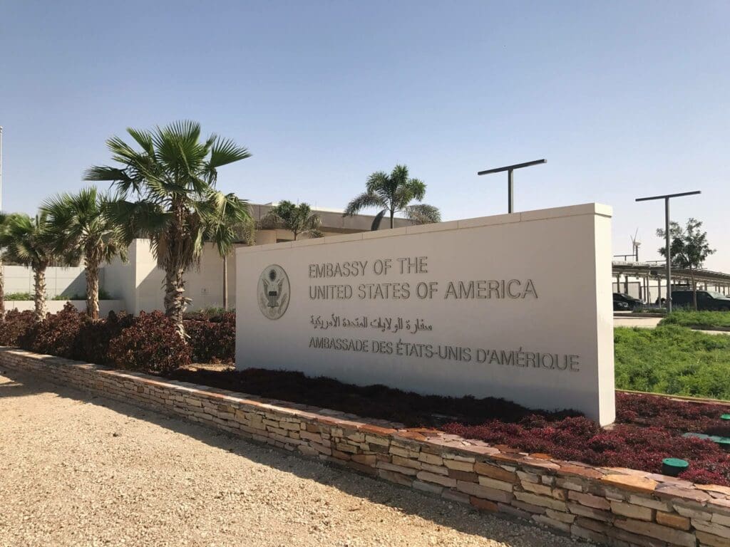 Aux organismes internationaux concernés par les droits des travailleurs