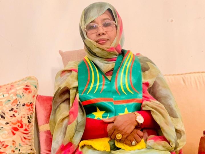 Khadijetou Ba, la très populaire poétesse mauritanienne, soignée à ses frais au Sénégal pendant que….