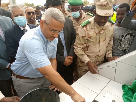 Nouadhibou : le ministre de l'Hydraulique pose la 1ère pierre de la deuxième unité de l'usine de dessalement