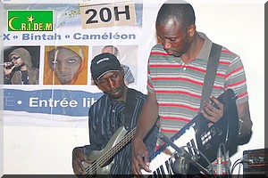 Les artistes chantent la dignité sans risques [PhotoReportage]