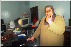 Nouadhibou : Une mauritanienne tisse avec ses propres styles des habits et effets féminins 