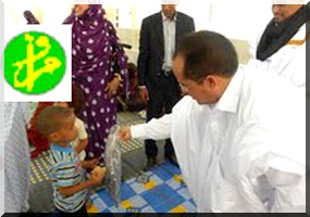 Distribution d'habits et de produits alimentaires aux enfants sans appui familial à Dar Naim