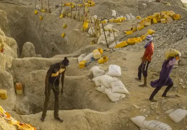 Un mort et un blessé après l’effondrement d’un puits d’orpaillage près de Bir Moghreïn 