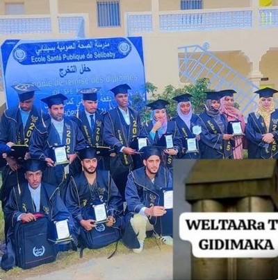 Non, cette photo ne représente pas toute la 15e promotion des infirmiers et des sages-femmes de l’École de santé publique de Sélibaby